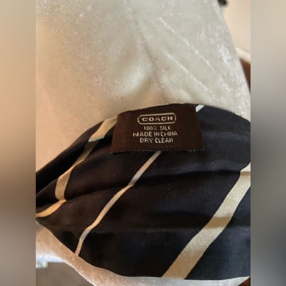 Coach - Picture 4 of 5